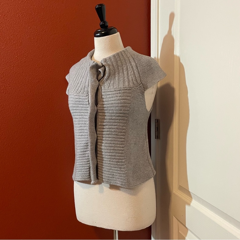 Oska Women’s Virgin Wool Ribbed Sleeveless Knit Vest Button Up Sweater Cardigan